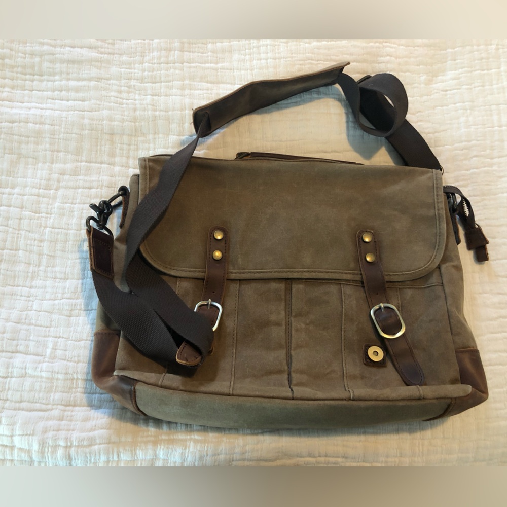 Soaeon canvas leather messenger bag EUC